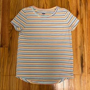 This is a cute tee for summer! It is very bright!